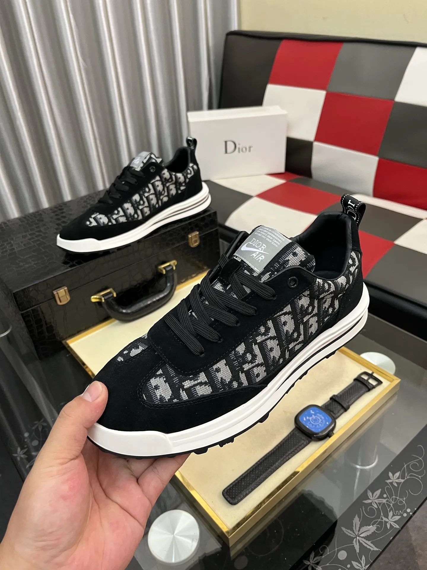 Men's shoes💰420⌚️⌚️[Dior] Dior's new men's genuine leather casual shoes, the highest version on the market, any comparison is welcome🆚! The original leather has excellent texture and is super high-end! Fetal sheep net lining imported from Italy, removable pad! Luxurious materials and fine workmanship, highly recommended! Code number: 38-443️⃣Colors available